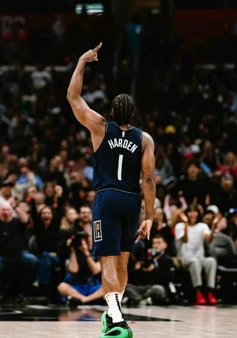 包含德甲转会风云：新疆男篮盯上锋线强援，哈登或成交易筹码的词条